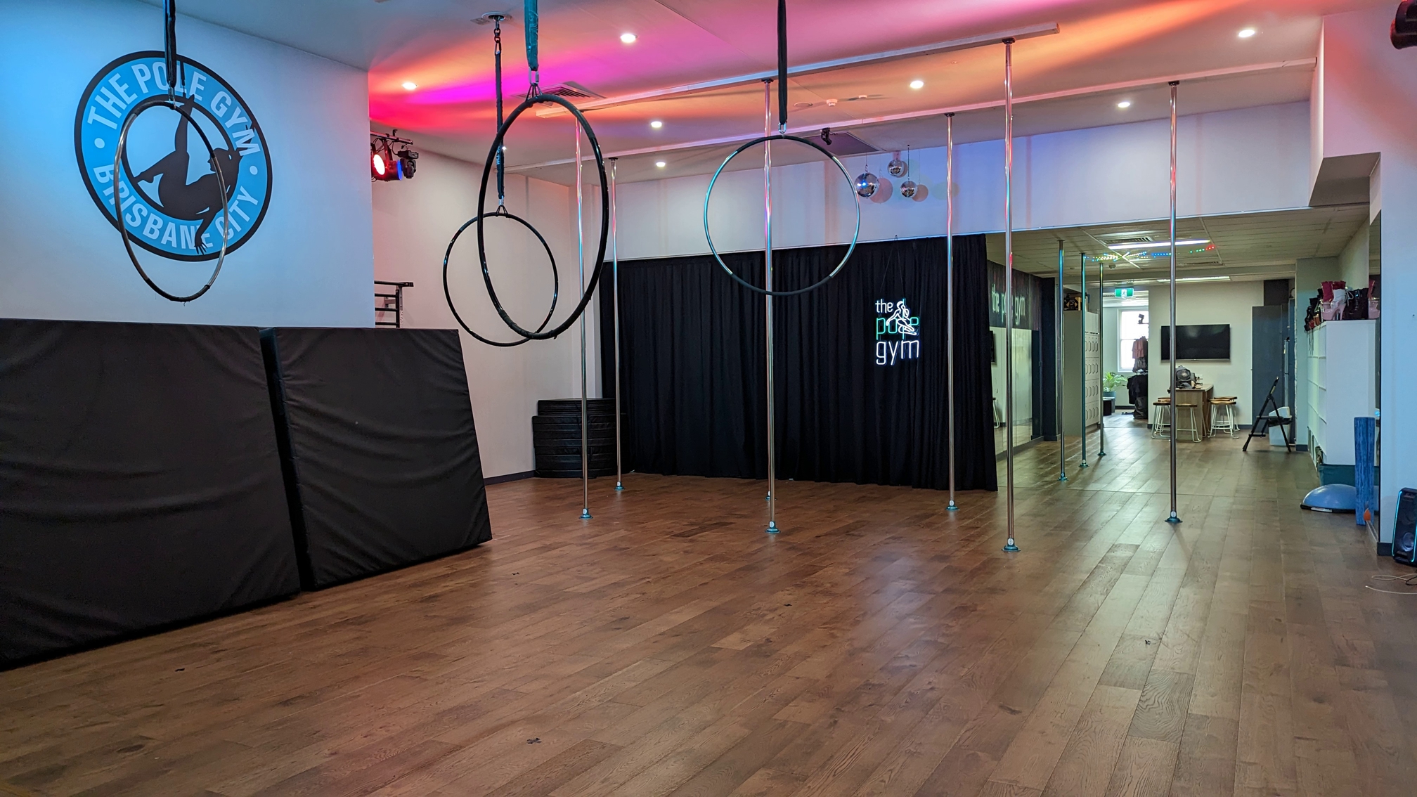 Pole Gym Brisbane Aerial Studio Lyra Tissu, correct